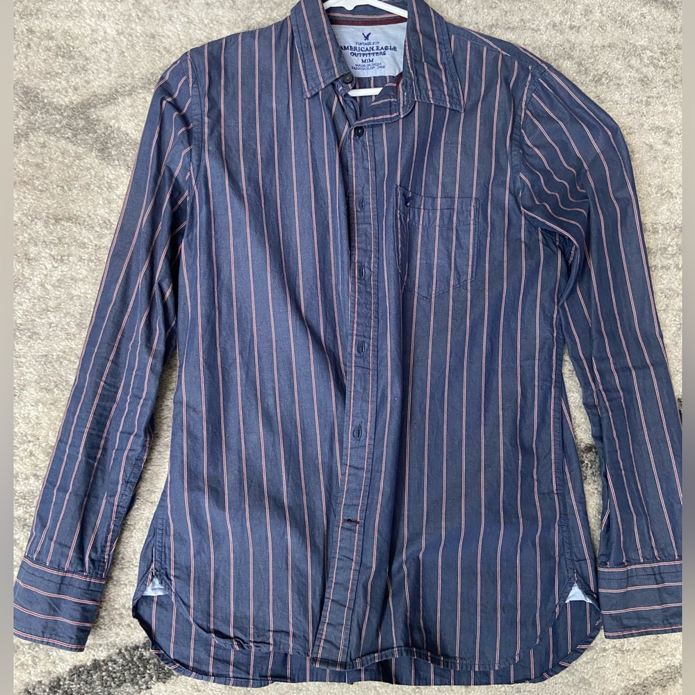 M American Eagle Button Down